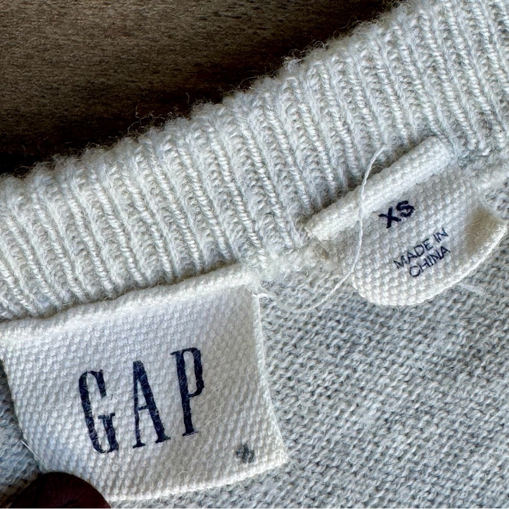 GAP Merino Extra Fine Wool Light Gray “JOY” Sweater Pullover Crewneck Size XS - Picture 6 of 8